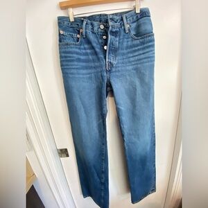 Levi’s Classic High-Rise Straight Leg Jeans in Medium Blue Woman’s W26 L32